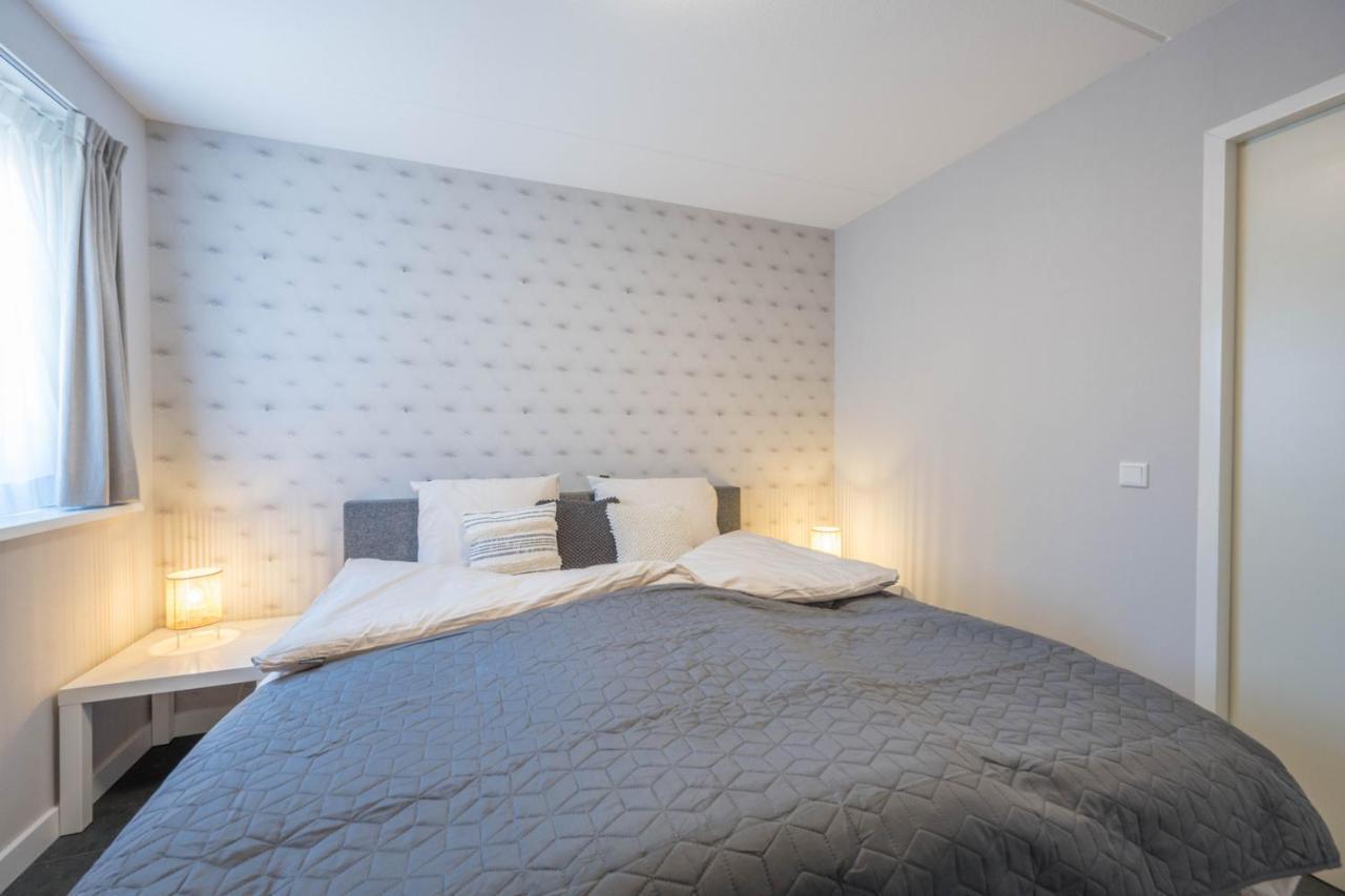 Meerzicht 24 - Luxury Family Accommodation With Beautiful Lake Side View Uitgeest Bagian luar foto