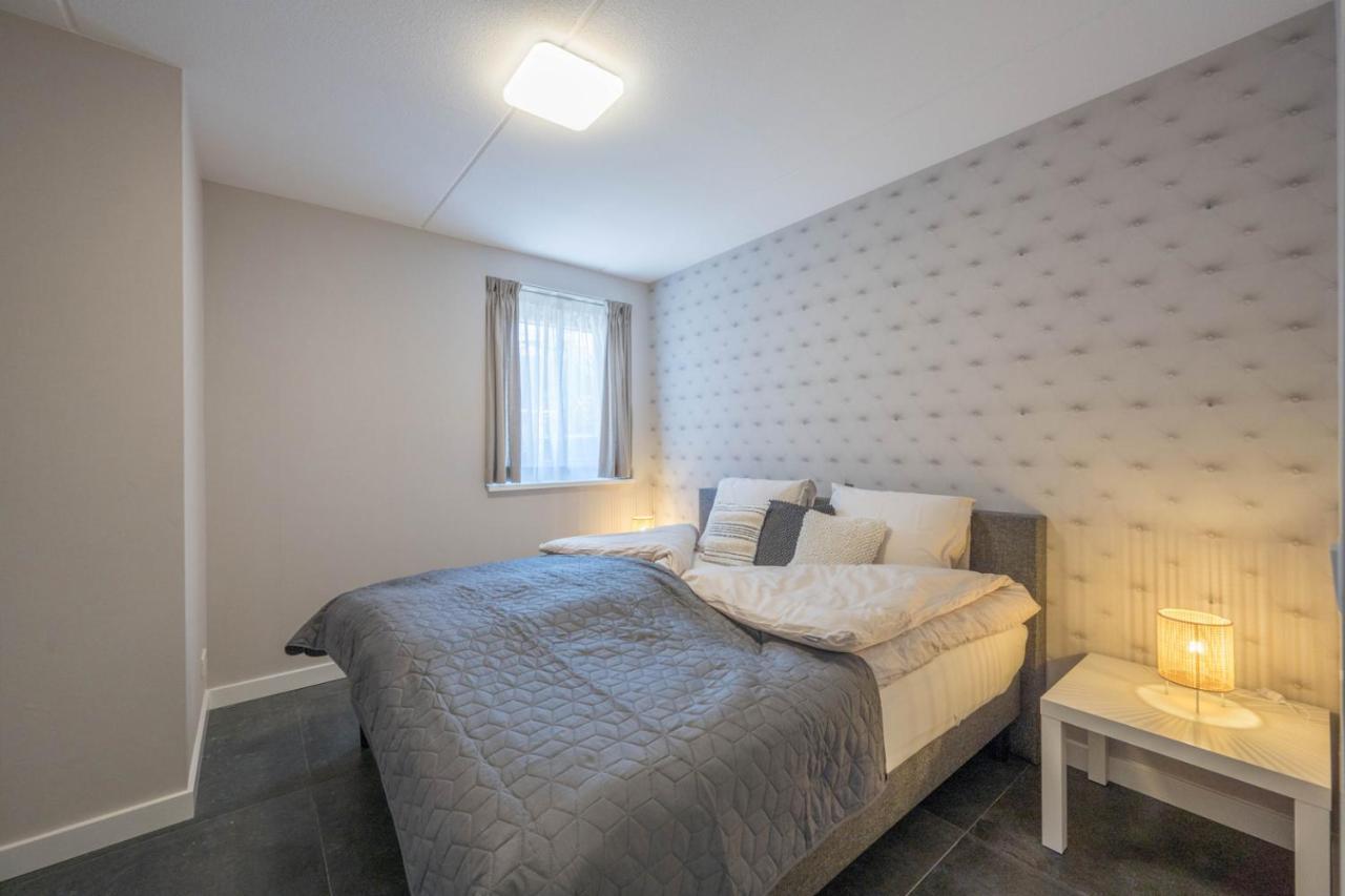 Meerzicht 24 - Luxury Family Accommodation With Beautiful Lake Side View Uitgeest Bagian luar foto