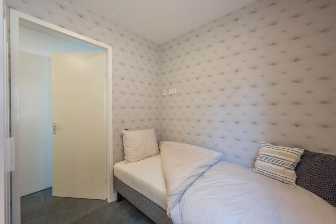 Meerzicht 24 - Luxury Family Accommodation With Beautiful Lake Side View Uitgeest Bagian luar foto