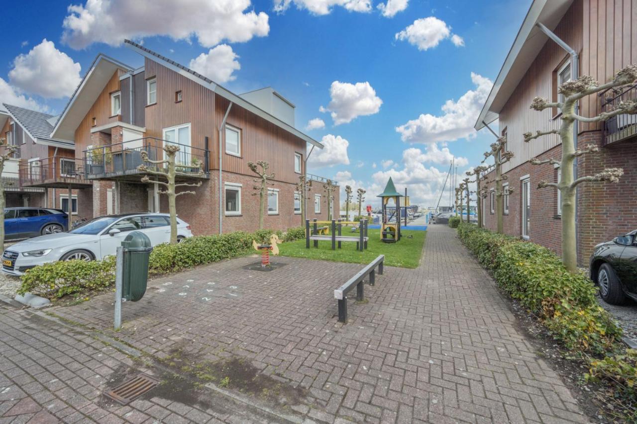 Meerzicht 24 - Luxury Family Accommodation With Beautiful Lake Side View Uitgeest Bagian luar foto