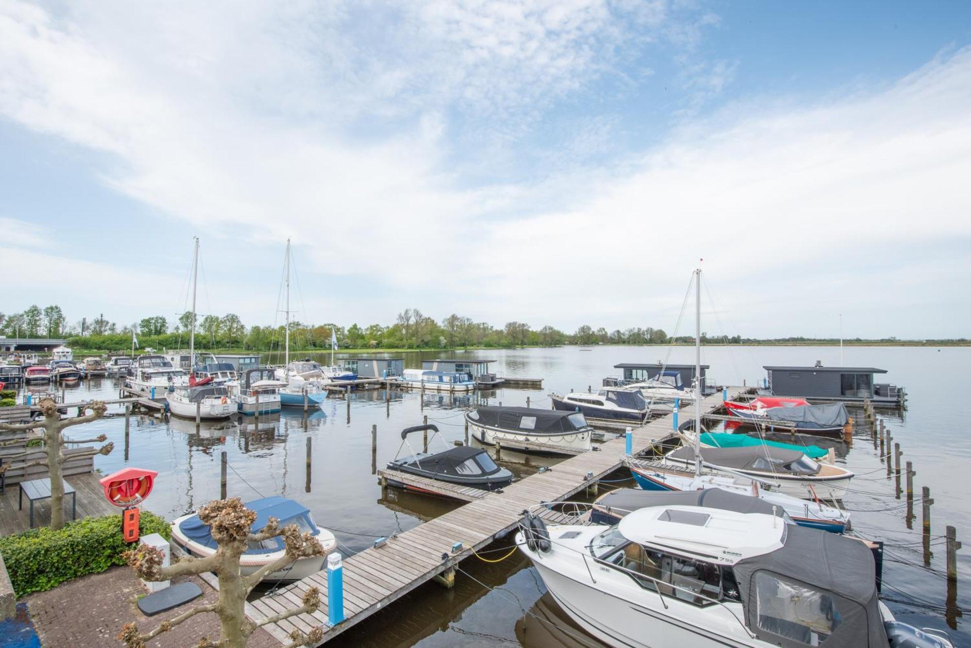 Meerzicht 24 - Luxury Family Accommodation With Beautiful Lake Side View Uitgeest Bagian luar foto