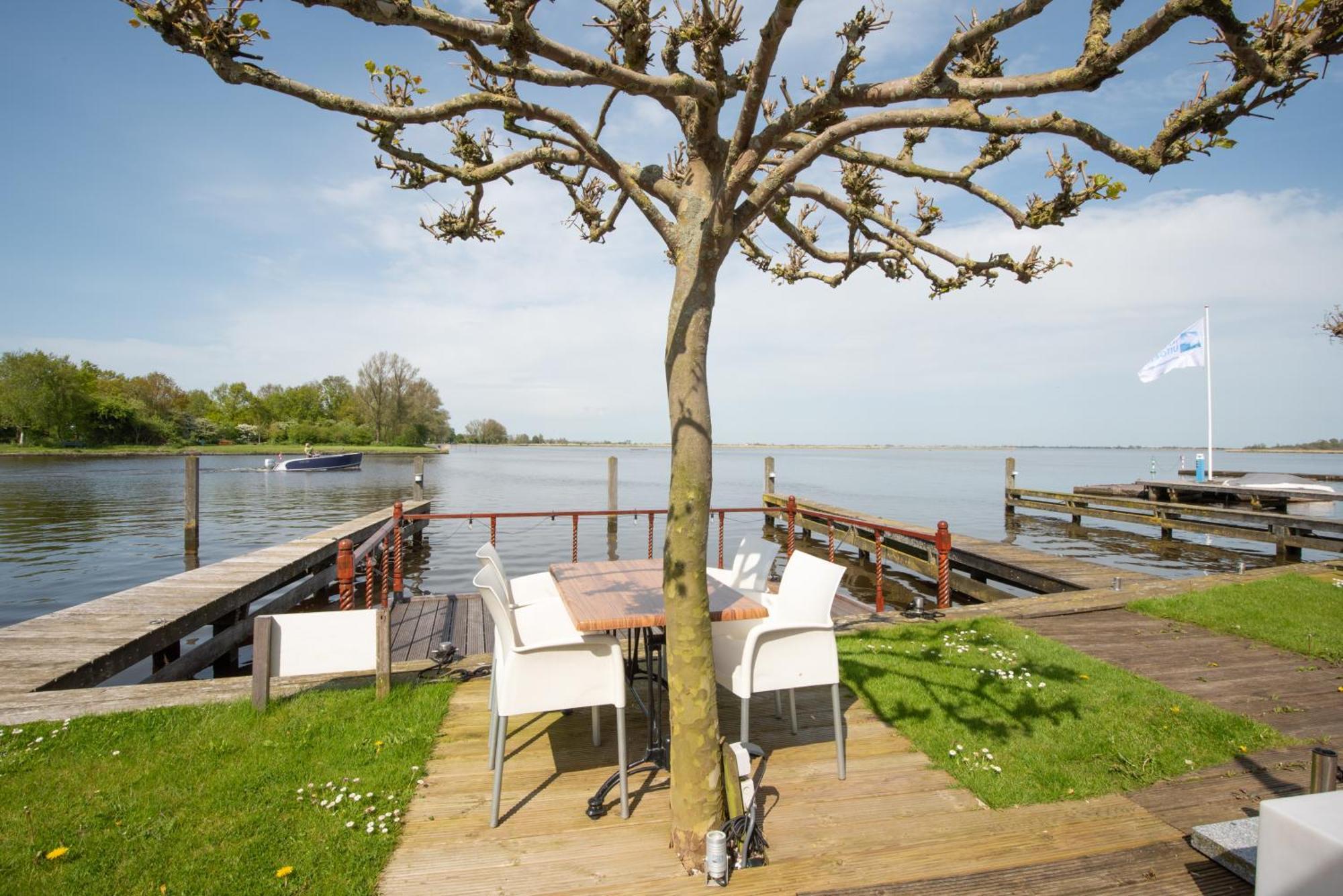 Meerzicht 24 - Luxury Family Accommodation With Beautiful Lake Side View Uitgeest Bagian luar foto